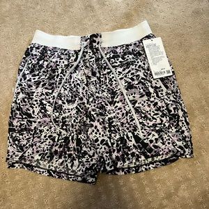 NWT License to Train lululemon 7” lined